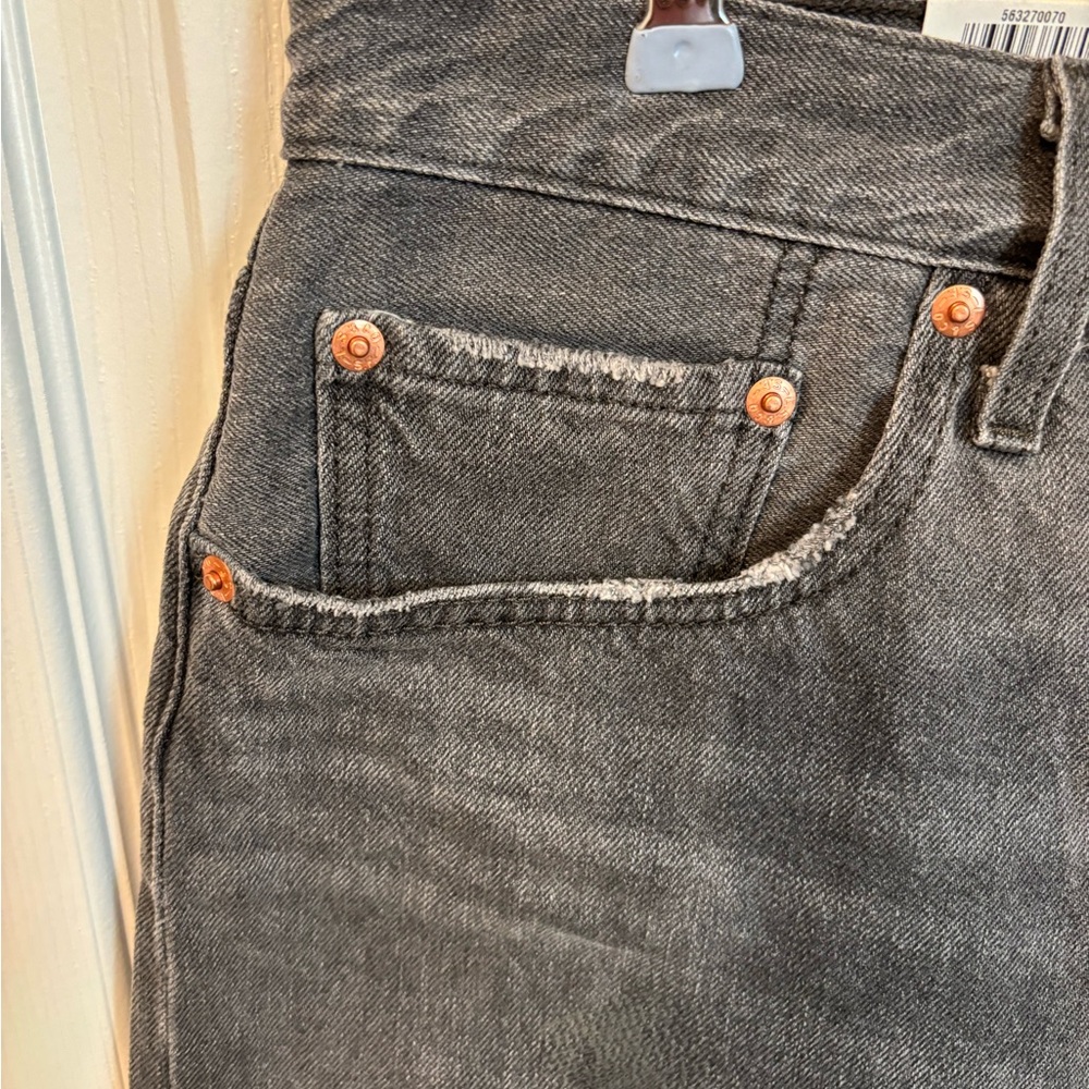 Levi’s 501 High Rise Shorts Black Denim Frayed Hem NWT Women’s - Picture 4 of 14